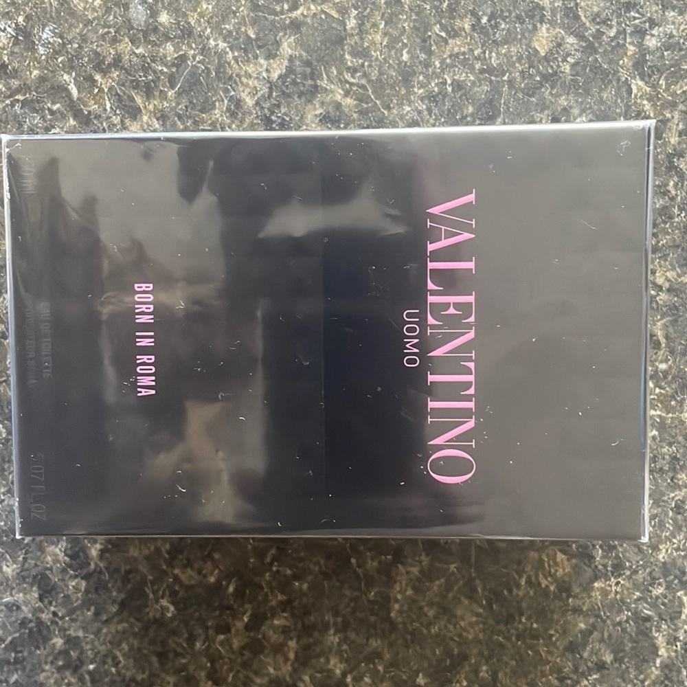 New in box Valentino Uomo Born in Roma